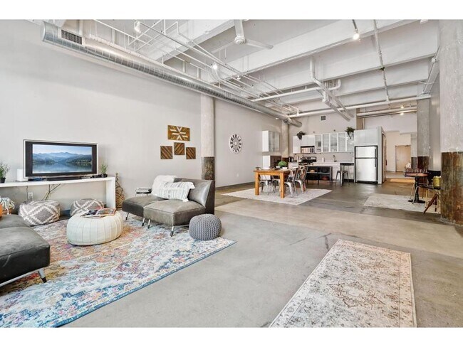 Building Photo - 700 N Washington Ave