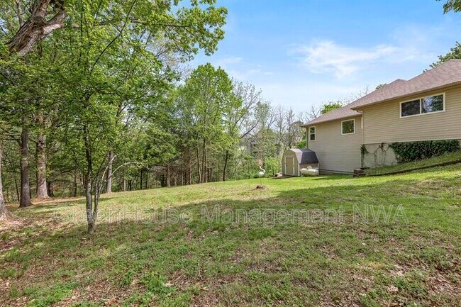 Building Photo - 28 Latshaw Dr