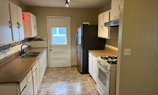 Building Photo - 3 bedroom 1 bath - Midwest City