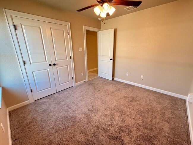 Building Photo - 4-Bedroom House for Rent in Copperas Cove