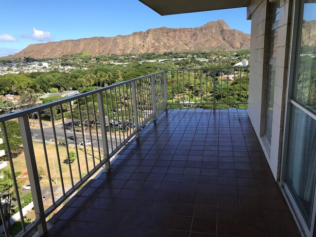 Building Photo - Crescent Park, 2 bedroom, 2 bathroom, with washer/dryer in apartment, Huge Diamond Head view from...