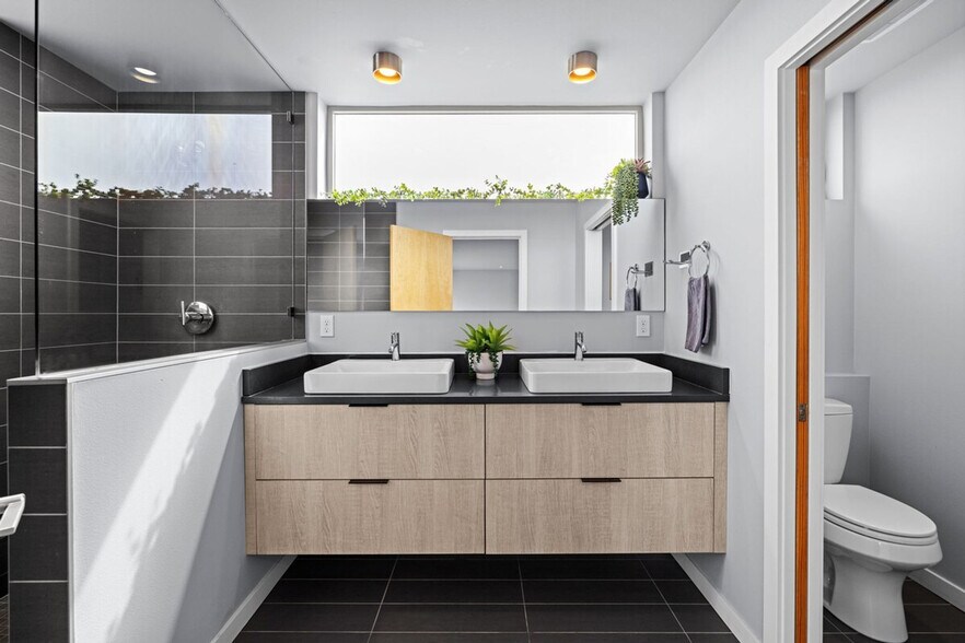 Building Photo - 4036 Linden Ave N