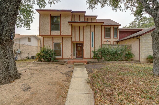 Primary Photo - Charming Home with Vaulted Ceilings & Loft Near 281 & Bitters