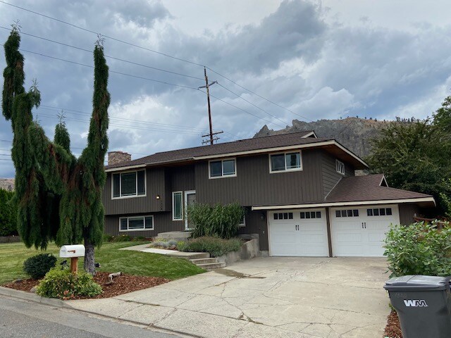 Building Photo - 1332 S Loves Ct