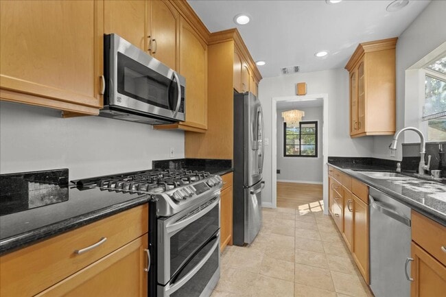 Building Photo - Charming Westchester House with Private Yard