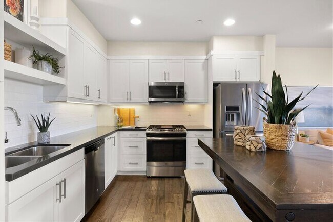 Building Photo - Superior Point