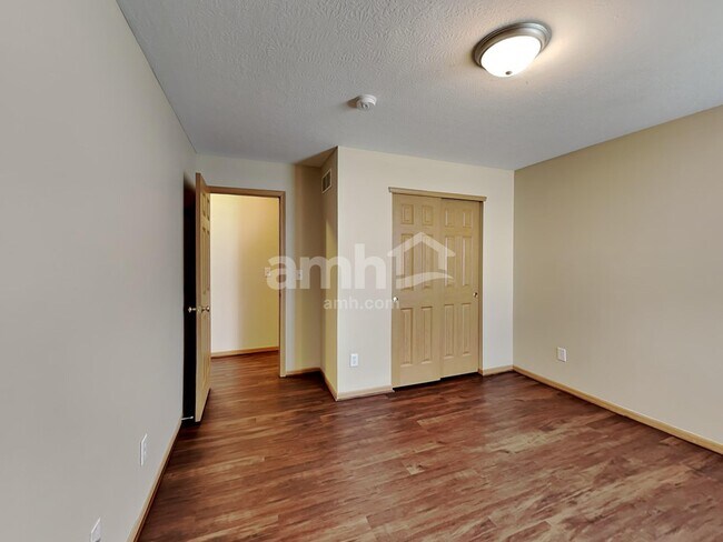 Building Photo - 2271 Landcrest Dr