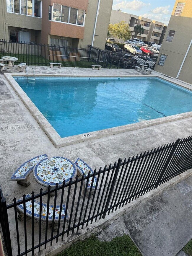 Building Photo - 6070 W 18th Ave