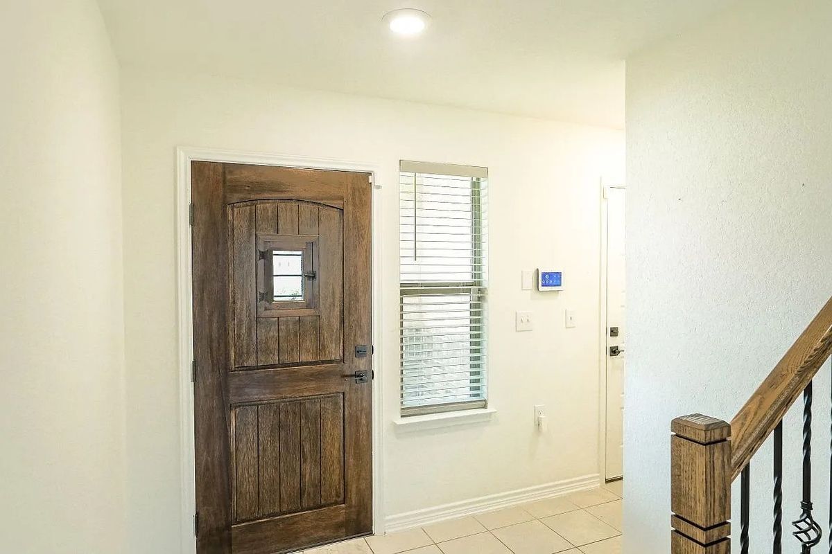 Building Photo - 5527 Castle Brook Dr