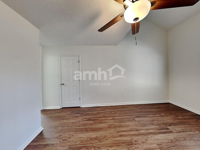Building Photo - 4415 Hounds Run Dr