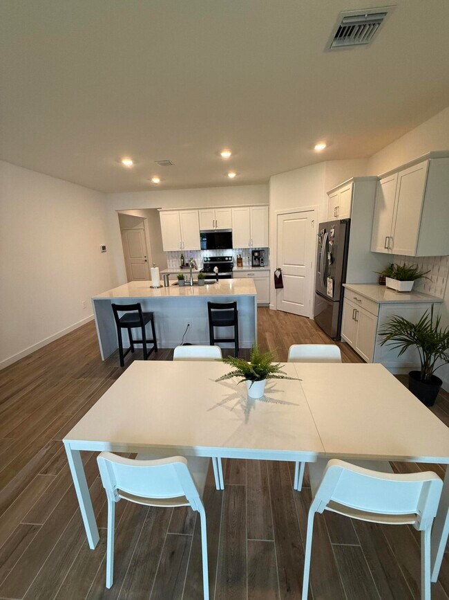 Building Photo - 1653 NE Ocean Dunes Dr