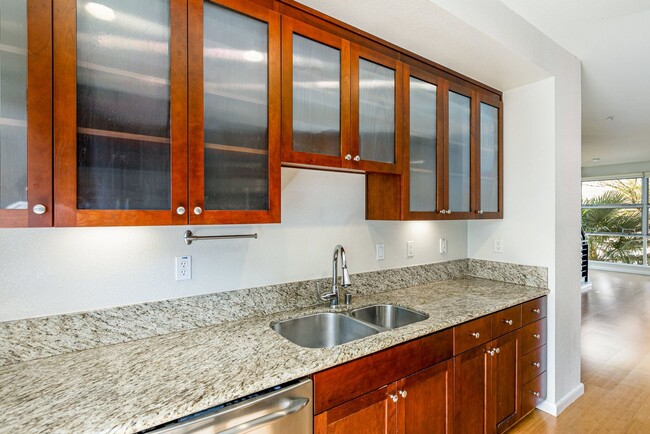 Building Photo - Beautiful Emeryville Townhouse!