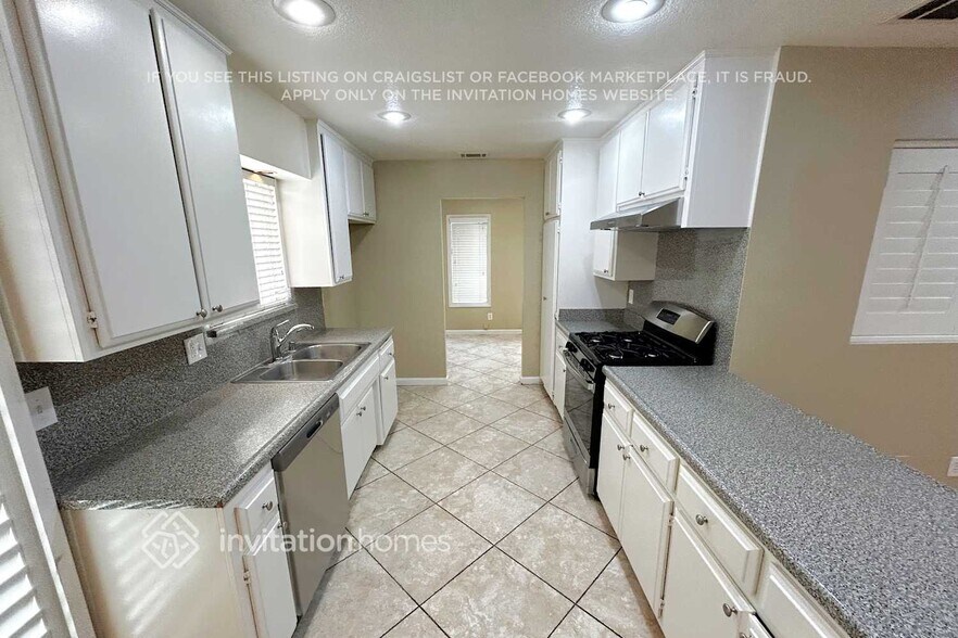 Building Photo - 12528 Vivienda Ave
