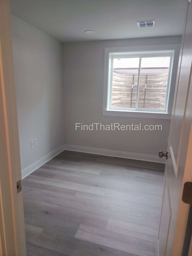 Building Photo - Pet Friendly CV Schools New Home w Large I...