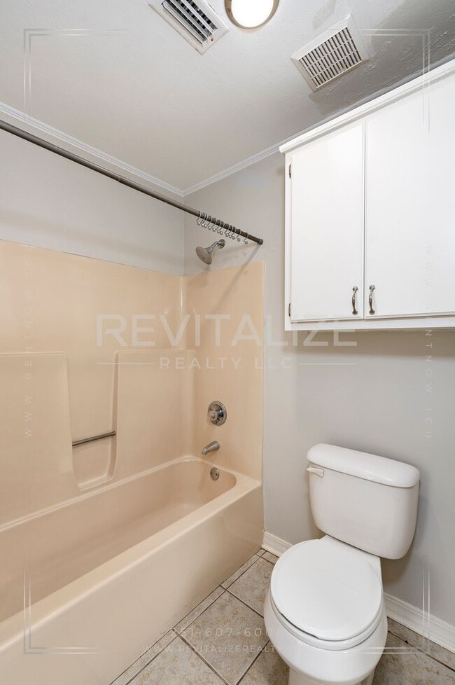 Building Photo - Alluring 3 Bed 2 Bath Home by Medal of Honor Park!