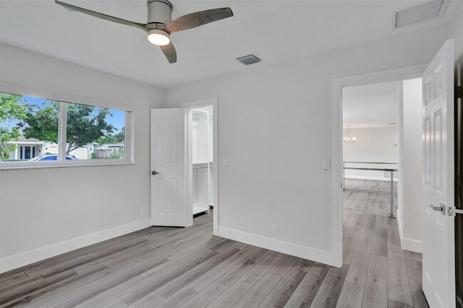 Building Photo - 5361 SW 7th St