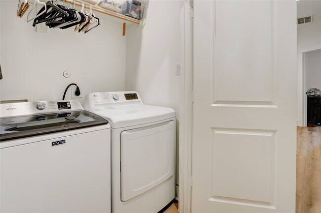 Building Photo - 2013 Cochran St