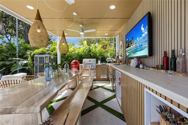 Building Photo - 1121 NE 85th St