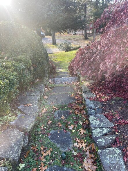 garden path to walk up - 856 Boston Post Rd