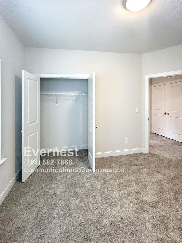 Building Photo - 106 Elwood St