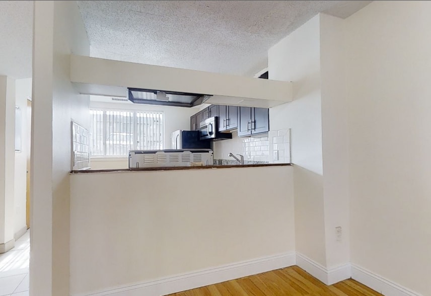 Building Photo - 148 North Beacon St