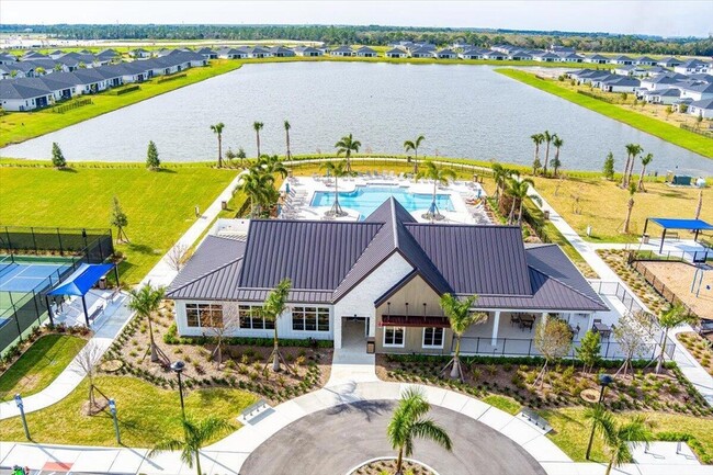 Building Photo - 11161 NW Fernbrook Dr