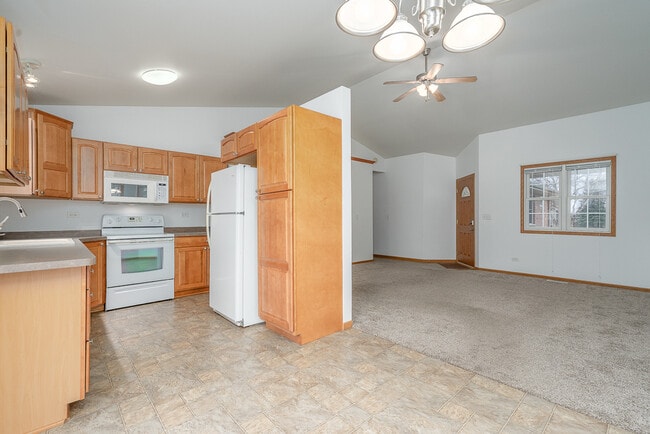 Building Photo - 250-260 S McGinty St