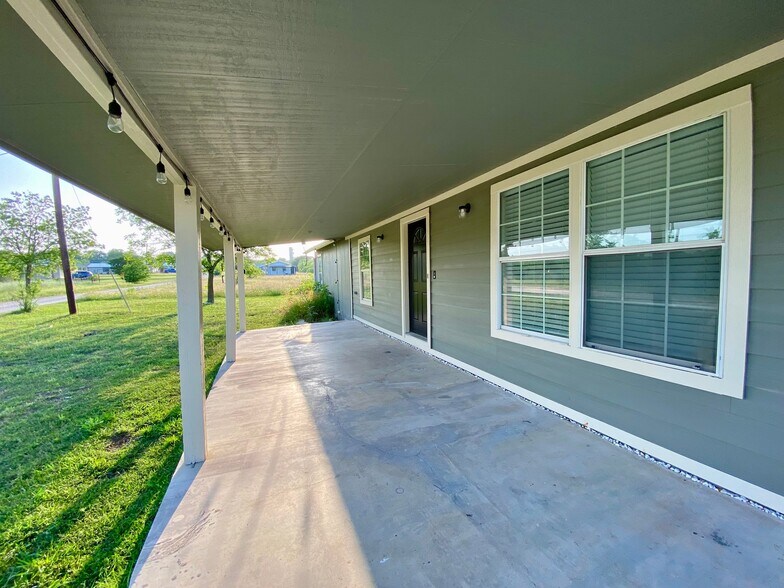 Building Photo - 272 Jasmine Ln