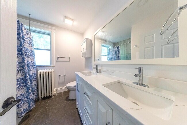 Building Photo - Gorgeous U-City Pershing Ave 4 bedroom/3 bath GEM - Fully Furnished with CLASS AND ELEGANCE - Mus...