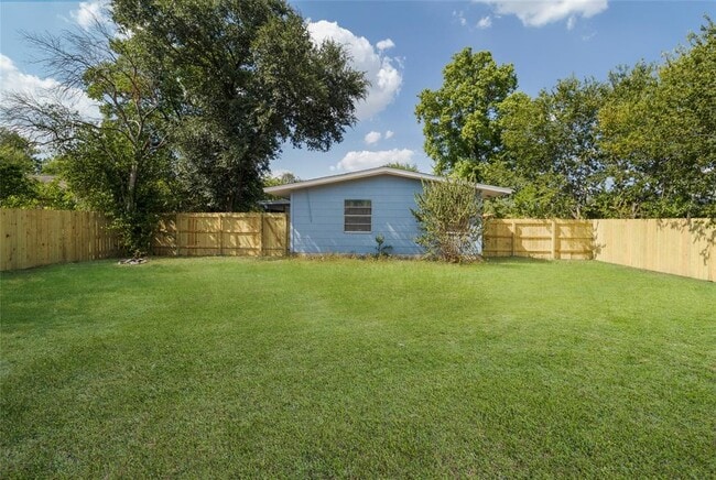 Building Photo - 5846 Castle Lk Dr
