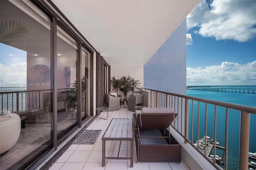 Building Photo - 1581 Brickell Ave