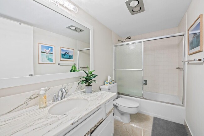 Building Photo - 4900 N Ocean Dr