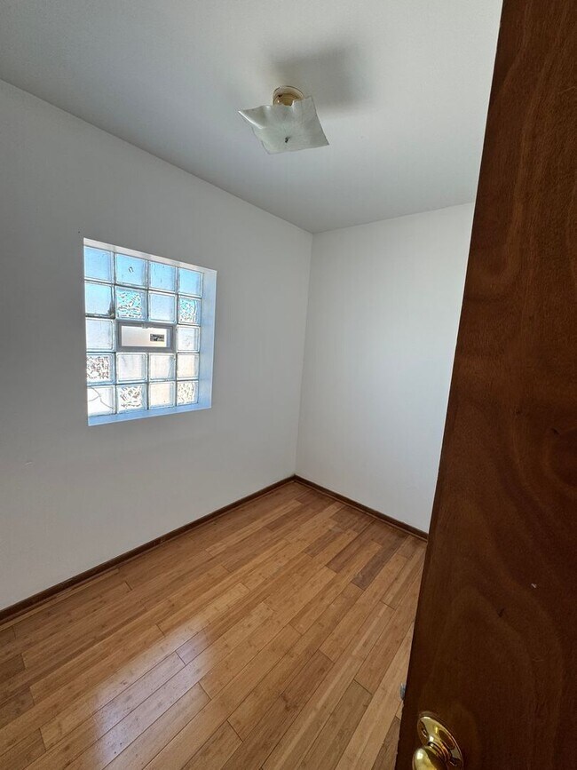 Building Photo - Spacious 2BR Townhome in West Ridge – 1,80...