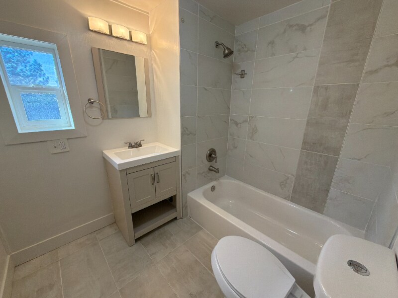 Building Photo - 8401 Peakview Dr