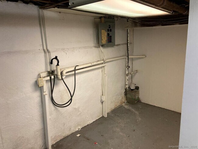 Building Photo - 14 Glenwood St