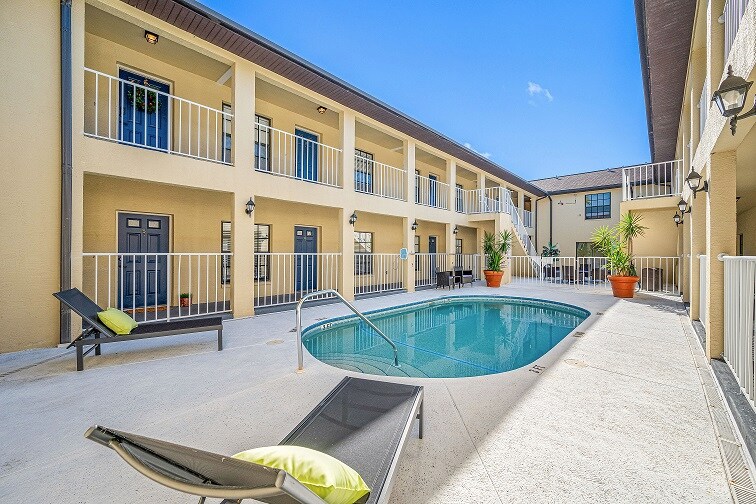 Building Photo - 10490 Chalmer St