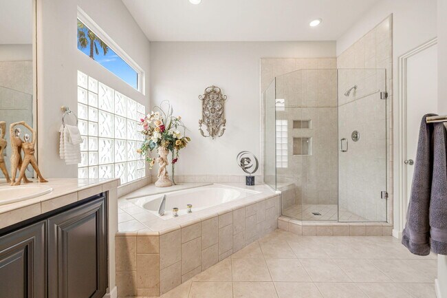 Building Photo - 727 Arrowhead Dr