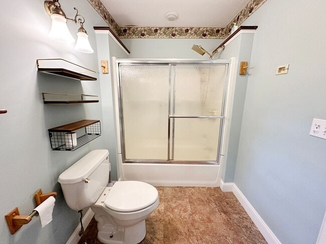 Building Photo - Beautiful 3 BR 1.5 BA Leominster SFH
