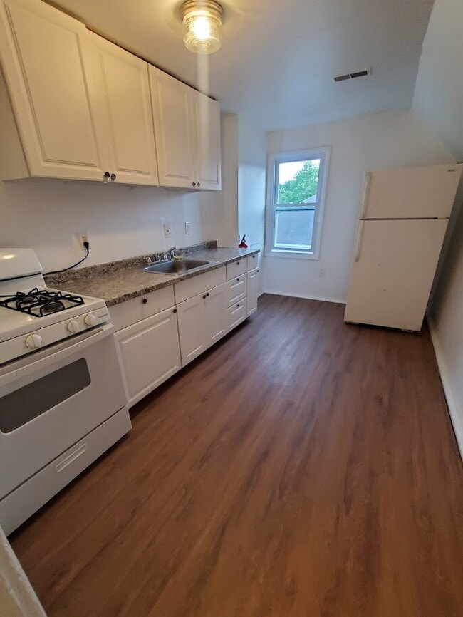 Building Photo - 507 Broadway; Apt #5