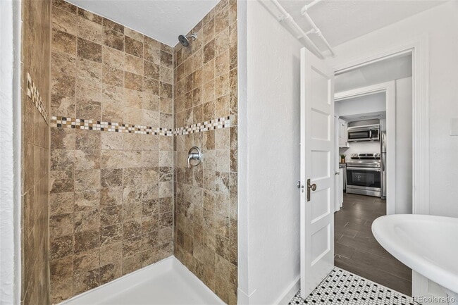 Building Photo - "Spacious 5-Bedroom Gem with Hardwood Floors & Cozy Fireplace in Denver's Heart!"