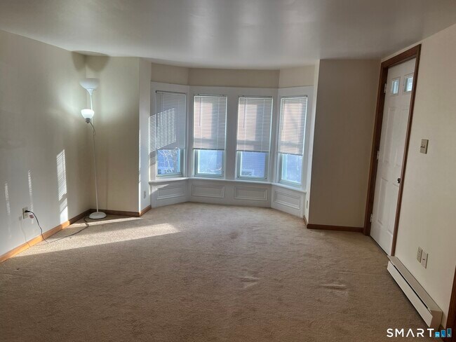 Building Photo - 7 Golden Hill St