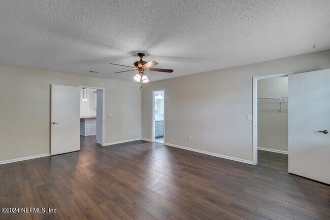 Building Photo - 4518 Crosstie Rd N