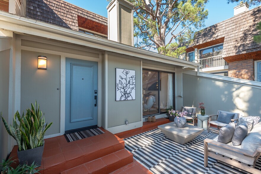 Charming Patio - 13135 Mindanao Way