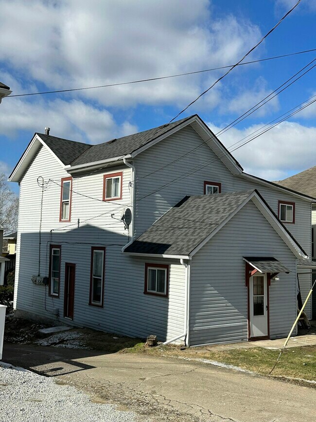 Building Photo - 316 N 10th St