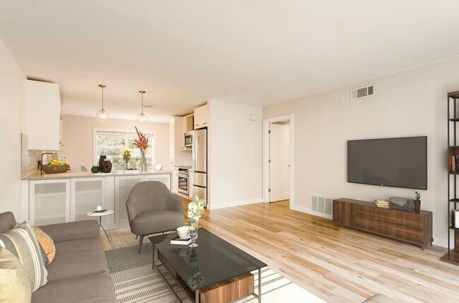 Building Photo - 5326 Balcones Dr