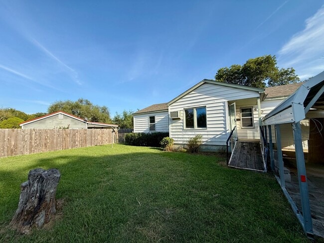 Primary Photo - 3bed 1 bath $1,100 a month