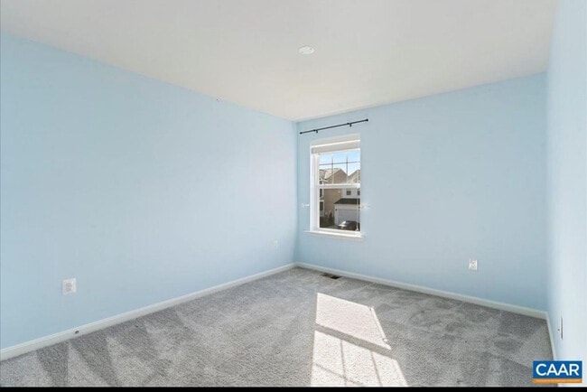 Building Photo - 407 Meadows Dr