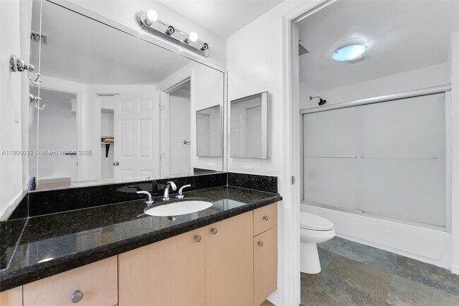 Building Photo - 2464 Centergate Dr