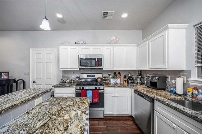 Building Photo - 221 Mockingbird Rd