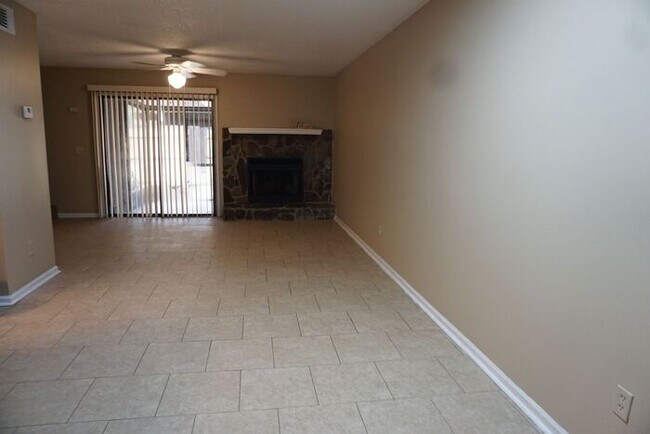 Building Photo - 3/2 townhome Near NAS Jax.